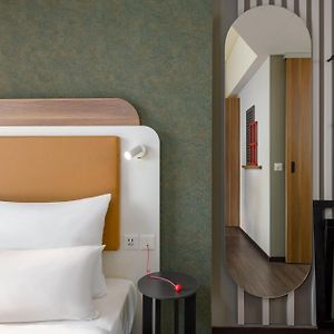 Chambre Accessible aux Personnes à Mobilité Réduite Confort Lit Queen-Size